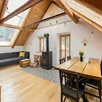 Hisa Na Soncu / Sun House 지고르니예 고르예