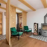 Hisa Na Soncu / Sun House *