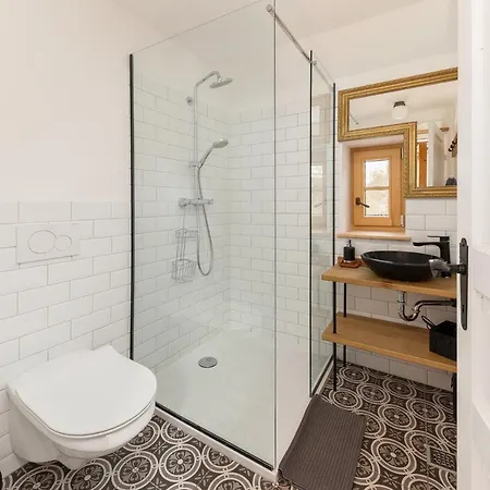 Hisa Na Soncu / Sun House *