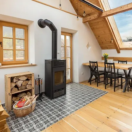 Hisa Na Soncu / Sun House Apartment