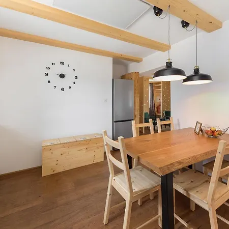 Hisa Na Soncu / Sun House *