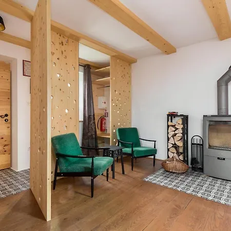 Hisa Na Soncu / Sun House *