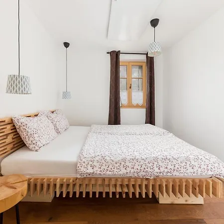 Hisa Na Soncu / Sun House