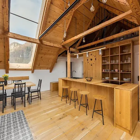 Hisa Na Soncu / Sun House *