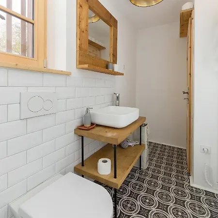 Hisa Na Soncu / Sun House Daire Zgornje Gorje