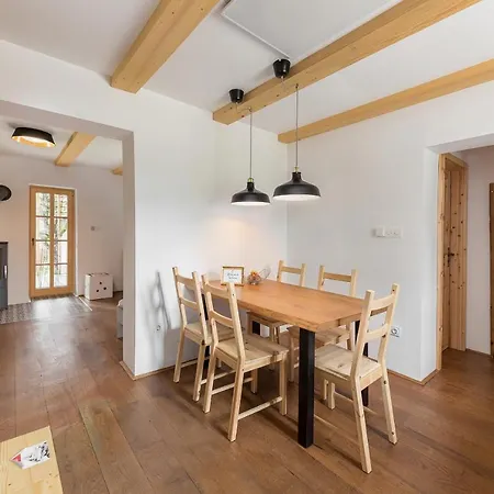 Hisa Na Soncu / Sun House