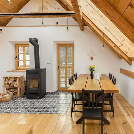 Hisa Na Soncu / Sun House