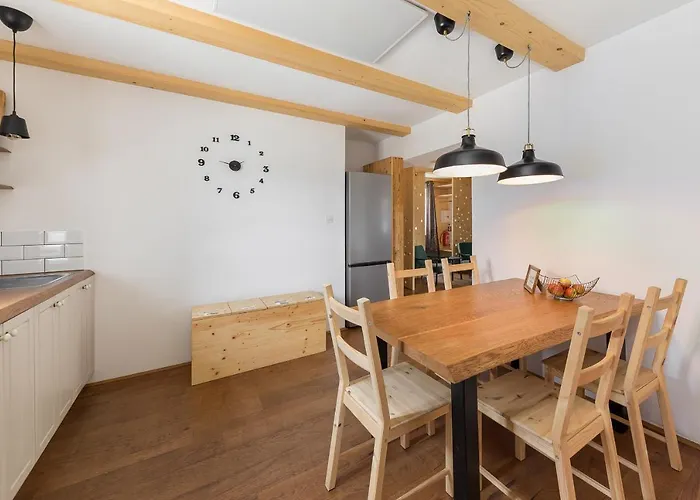 Hisa Na Soncu / Sun House *