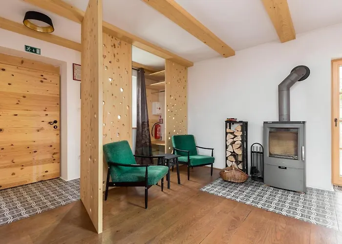 Hisa Na Soncu / Sun House *