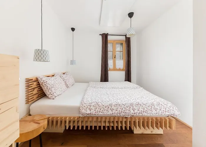 Hisa Na Soncu / Sun House