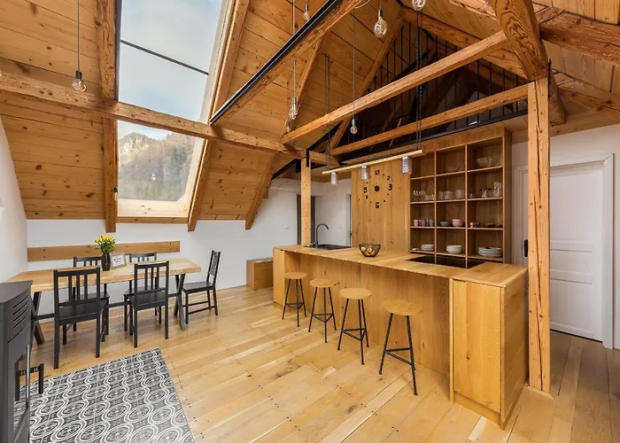 Hisa Na Soncu / Sun House *