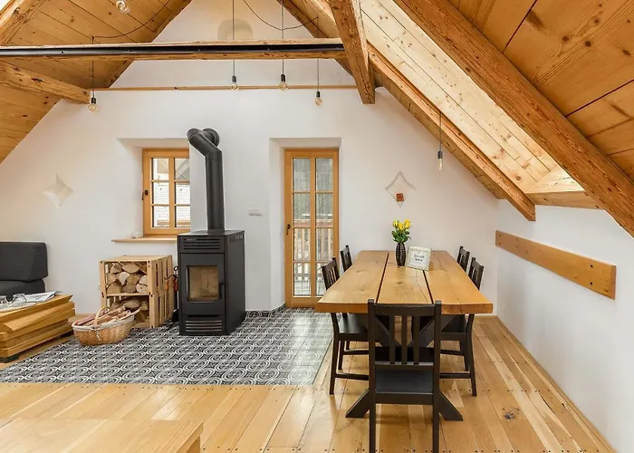 Hisa Na Soncu / Sun House